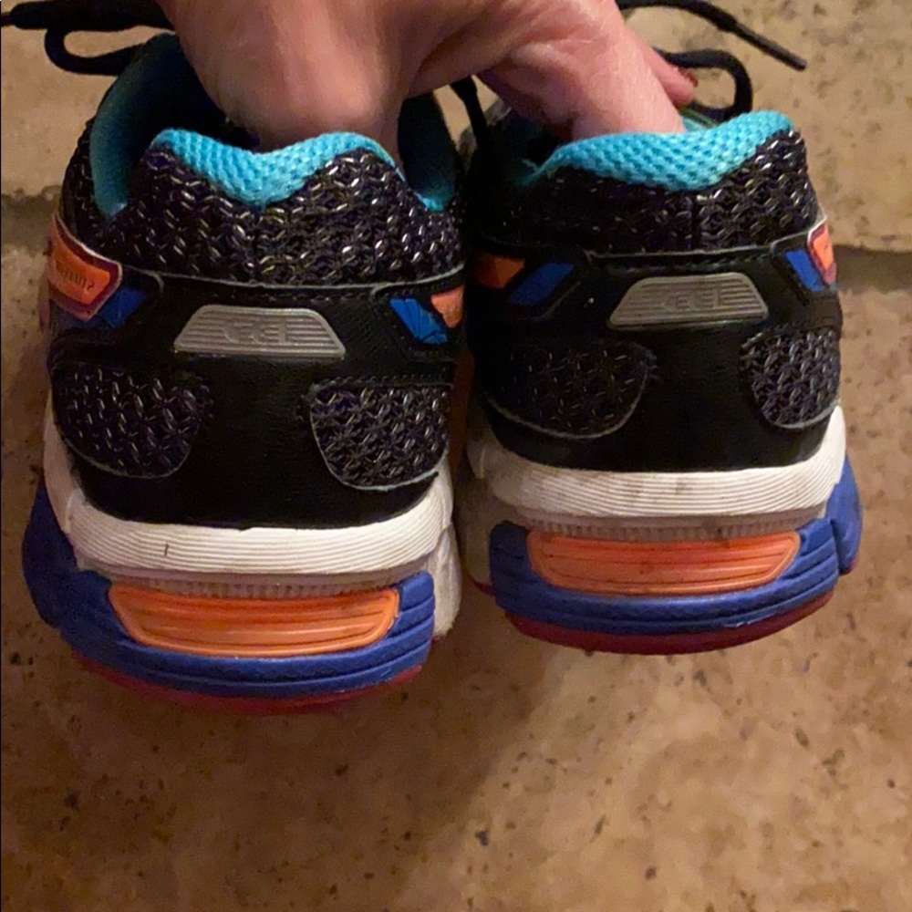 Women’s ASICS - Picture 4 of 8